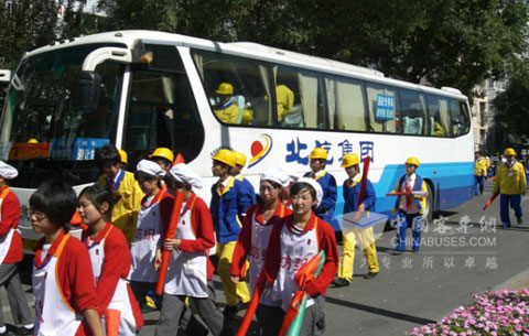 北汽集團(tuán)車輛接送國慶慶典方陣表演隊(duì)伍
