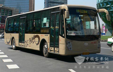 搭載道依茨大柴發(fā)動(dòng)機(jī)的大連公交車(chē)