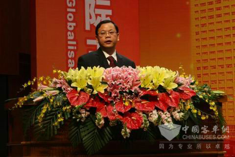 玉柴股司代副總經(jīng)理鐘玉偉在玉柴機(jī)器2010年?duì)I銷服務(wù)大會(huì)上發(fā)言