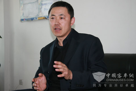 中通客車營(yíng)銷總公司副總經(jīng)理由天軍接受客車網(wǎng)記者采訪