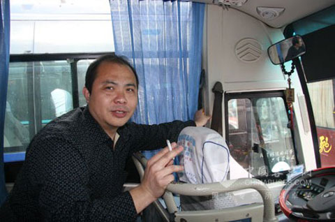 邯鄲運(yùn)輸公司司機(jī)張師傅接受客車(chē)網(wǎng)記者采訪(fǎng)