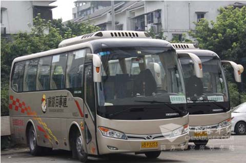 　重慶旅景旅游公司營運(yùn)的大金龍客車