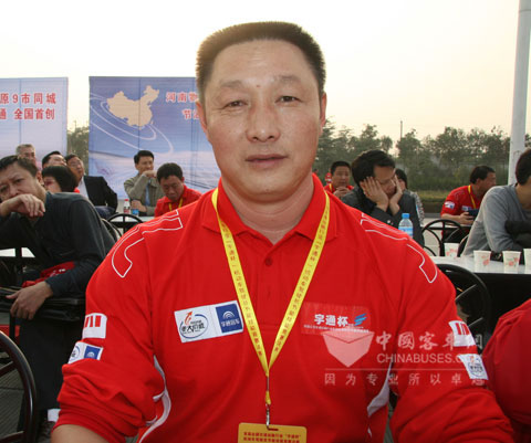 來自新疆客運集團奎屯分公司駕駛員段國忠接受客車網(wǎng)記者采訪