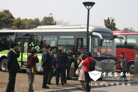 百路佳攜精品客車參選2011上?？蛙囌?>
							<p id=