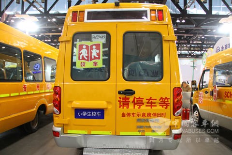 南京依維柯寶迪A42小學(xué)生專業(yè)校車