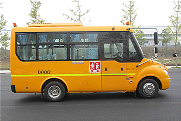 東風(fēng)超龍EQ6550STV1小學(xué)生專用校車（柴油國(guó)五10-19座）