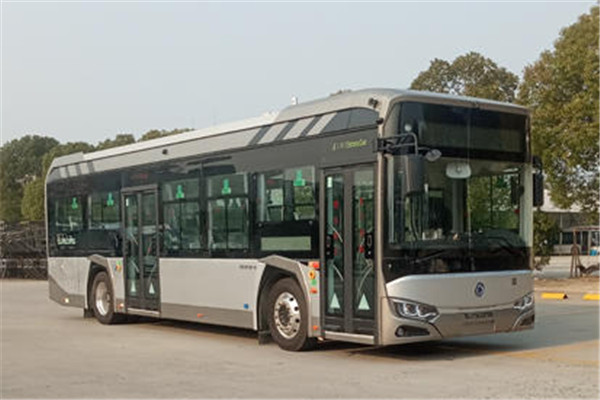 申龍SLK6115UBEVN1低地板公交車（純電動(dòng)20-37座）