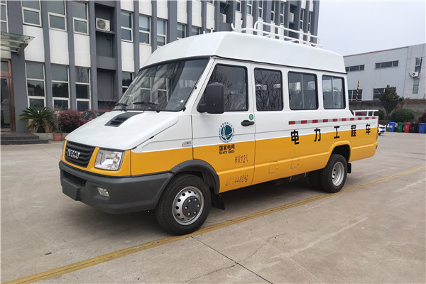 南京依維柯NJ5046XGCZA-1斗式工程車（柴油國六10-13座）