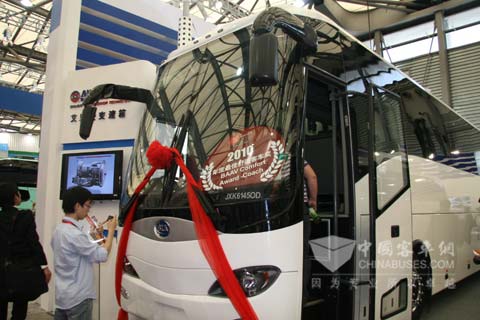 搭載康明斯ISM 410馬力發(fā)動機(jī)的百路佳客車全新上市